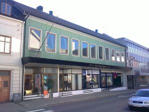 Odd Fellow-gården i Nedre Torggate 7 i Larvik. Foto: Morten Bakkeli (2010).