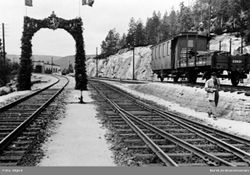 Velkomstportal ved Sørlandsbanens åpning 22. juni 1938. Ukjent/NJM