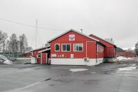 Fet Idrettslags klubbhus er en del av idrettsanlegget som ligger midtveis langs Øyaveien. Foto: Leif-Harald Ruud (2021)