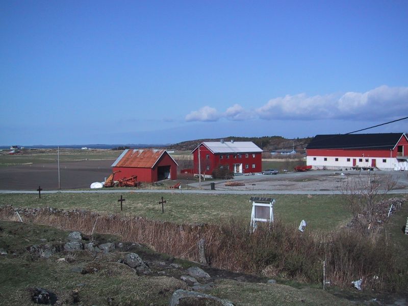 Fil:Nes kirkegard Fosen.jpg