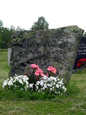 Nesodden kirke, gravminne Pietertje Manschot.JPG