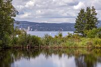 Sementsiloen på Slemmestad sett fra Svestad i Nesodden kommune. Foto: Leif-Harald Ruud (2012).