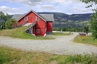 Ein ny driftsbygning vart bygd i 1902. Foto: Leif-Harald Ruud (2021).