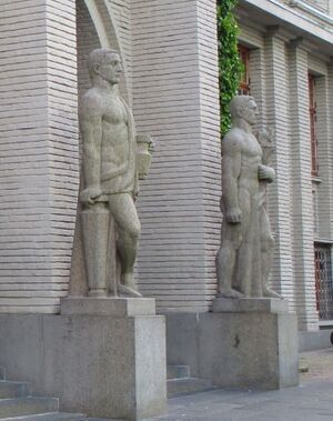 Nic Schiøll statuer ved Bergen tinghus.jpg