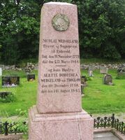 Nicolai Wergelands gravminne ved Eidsvoll kirkegård. Foto: Stig Rune Pedersen