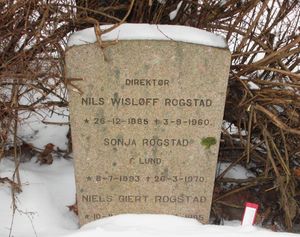 Nils Wisløff Rogstad gravminne.jpg