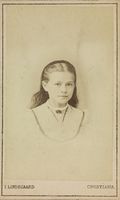 Eva Sars, omkring åtte år gammel. Foto: J. Lindegaard (1866).