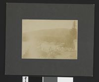 Eva Nansen vasker klær (midt i bildet). Rollag, Buskerud, 1900.