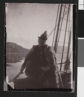 Eva Nansen på George Baden-Powells yacht «Otaria». Foto: Fridtjof Nansen (1896).
