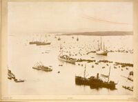 «Fram»s hjemkomst til Kristiania. En stor flåte på over hundre små og store skip møtte «Fram». Nederst til venstre fem torpedobåter, i midten det nye torpedoskipet «Valkyrien», og nærmest «S. S. Haalogaland» som hadde tauet «Fram» (her delvis dekket av hvit røyk). O. Væring. 9.9.1896.