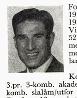 Høyesterettsadvokat Arvid Jens Fossum, f. 1911. Formann i Asker Skiklubb 1946-48, viseformann i Norges skiforbund 1950-52, formann 1953-56, en rekke premier. Foto: Ranheim: Norske skiløpere