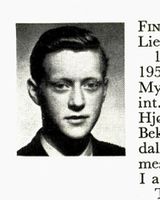 Gårdsarbeider Tor Finsrud, f. 1939 på Lierskogen. Hopp. Foto: Ranheim: Norske skiløpere