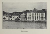 Rådhuset i Arendal. Illustrasjon fra boka "Storlosjemøtet i Arendal 1918".