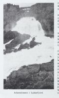 Adamsfjordfossen. Det Norske næringsliv. 13 : Finnmark fylkesleksikon, 1952.