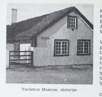 Vardøhus museum. Foto: Det Norske næringsliv. 13 : Finnmark fylkesleksikon, 1952.
