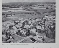 Flyfoto av stasjonsområdet. Foto: Boka Løiten sparebank (1955).