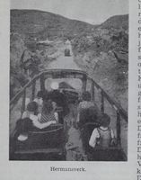 Med buss til Hermansverk. Frå boka Det norske næringsliv : B. 14 : Sogn og Fjordane, 1953.