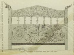 Illustrasjon av brugdestol fra Heddal stavkyrkje, senere flyttet til Gol stavkyrkje, hentet fra L. Dietrichsons verk De norske stavkirker (1892).