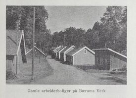 Arbederboliger på Bærums Verk. Foto: Det Norske næringsliv. 12 : Akershus fylkesleksikon, utg. 1952.