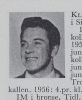 Skogsarbeider Kjell Kløverød, f. 1932 i Siljan. Hopp. Foto: Ranheim: Norske skiløpere