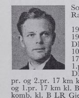 Sjåfør Bjarne Solbu, født 1927 i Rauland. Langrenn og kombinert for Idrottslaget Dyre Vaa, Vinje kommune.