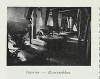 Interiør med kvernrekka på mølla. Foto: Bygdemøllene i Norge (1958)