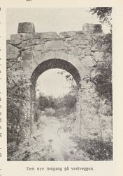 Den nye inngangen i vest. Fra boka Holla, utgitt 1925.
