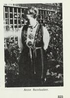 Anne Sandåker kjøpte Triset Hotel i 1940 og døypte det om til Triset Turistheim. Foto: Johs. Sætherskar, Det Norske Næringsliv 4: Telemark Fylkesleksikon, Bergen, 1949.