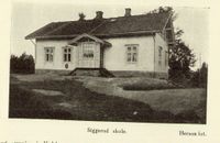 Siggerud skole ble tatt i bruk i 1864, Siggerud. Foto: Martin Østlid: Kråkstad, utg. 1929.