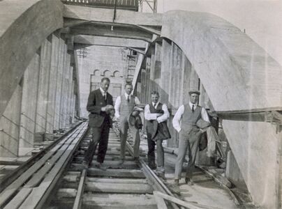 Brua over Otra med sidesporet fra Setesdalsbanen. Foto: NVE