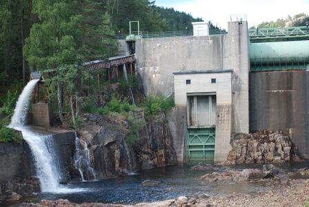 Deler av tømmerrenna. Foto: Vest-Agder-museet (2010).