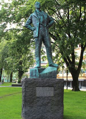 Nordahl Grieg statue Bergen 2.jpg