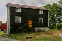 Munkestua, hvor enkelte bygningsdeler er fra 1500-tallet. Foto: Leif-Harald Ruud (2023).