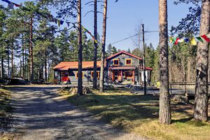 Nordre Follo Pungen gård 250412.jpg