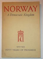 aakon VIIs monogram på forsiden av 50-års jubileumsbok for den moderne norske stat i 1955. Foto: Stig Rune Pedersen
