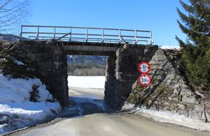 Numedalsbanen undergang Rollagsvegen ved Tråen.JPG