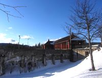 Damhuset til gamle Labro kraftstasjon. som i dag huser Numedalslågens fløtningsmuseum. Foto: Stig Rune Pedersen (2012)