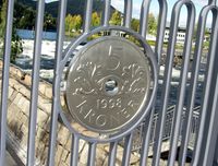 Kopi av 5- krone fra 1998 på Nybrua. Foto: Stig Rune Pedersen