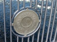 Kopi av 10-krone fra 1983 på Nybrua. Foto: Stig Rune Pedersen