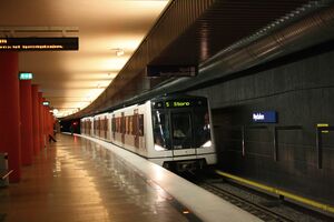 Nydalen stasjon T-banen plattform.jpg