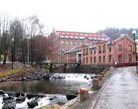Nydalens Compagnies gamle fabrikkbygninger ved Akerselva, Væveri A i bakgrunnen.