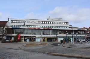 Nymoens torg Kongsberg Kongsberg Varehus.JPG