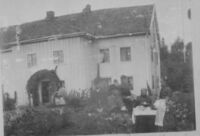 Kaffeservering i hagen på Østre Dælin sent på 1800-tallet.