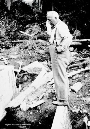 Olav Skare ved Sætrevann (RHB-0852).jpg
