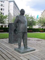 Olav V minnesmerke Oslo juni 2015.jpg