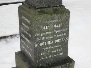 Ole Domaas gravminne.jpg