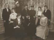 Ole sittende helt til høyre, utkledd som dame, i Sandefjords Dramatiske Forenings oppføring av "Ingvald Enersen", høsten 1920. Foto: Ukjent