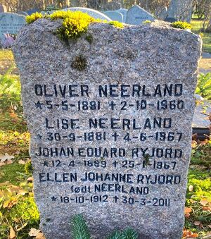 Oliver Neerland familiegravminne.jpg