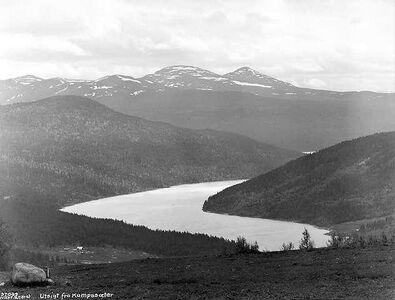 Olstappen sett fra Kampesæter turisthotell. Foto: Anders Beer Wilse/Norsk Folkemuseum (1931).