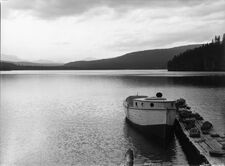 Rutebåten på Olstappen i 1927. Foto: Anders Beer Wilse/Norsk Folkemuseum (1927).